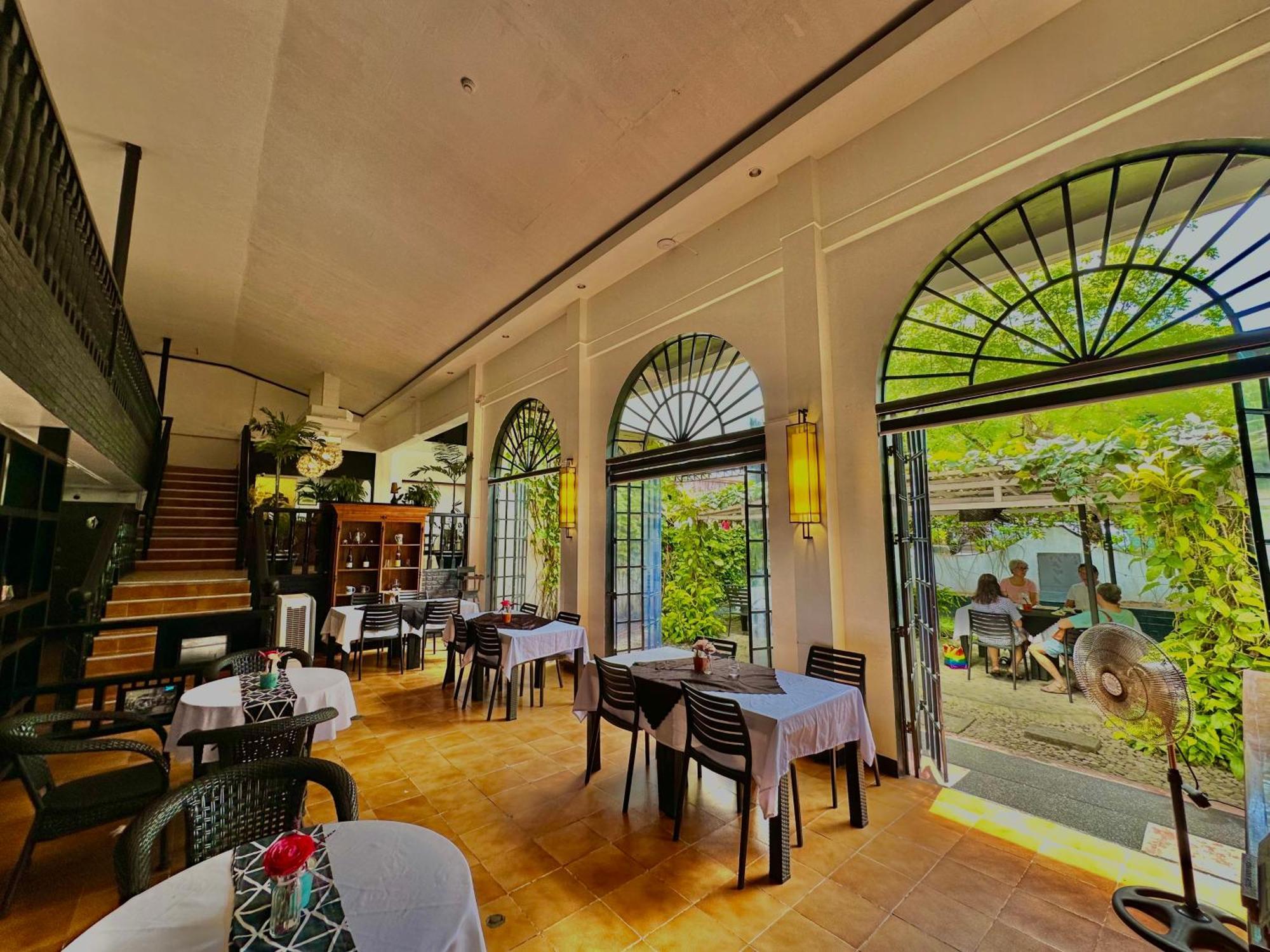 Fernando'S Hotel Sorsogon Экстерьер фото